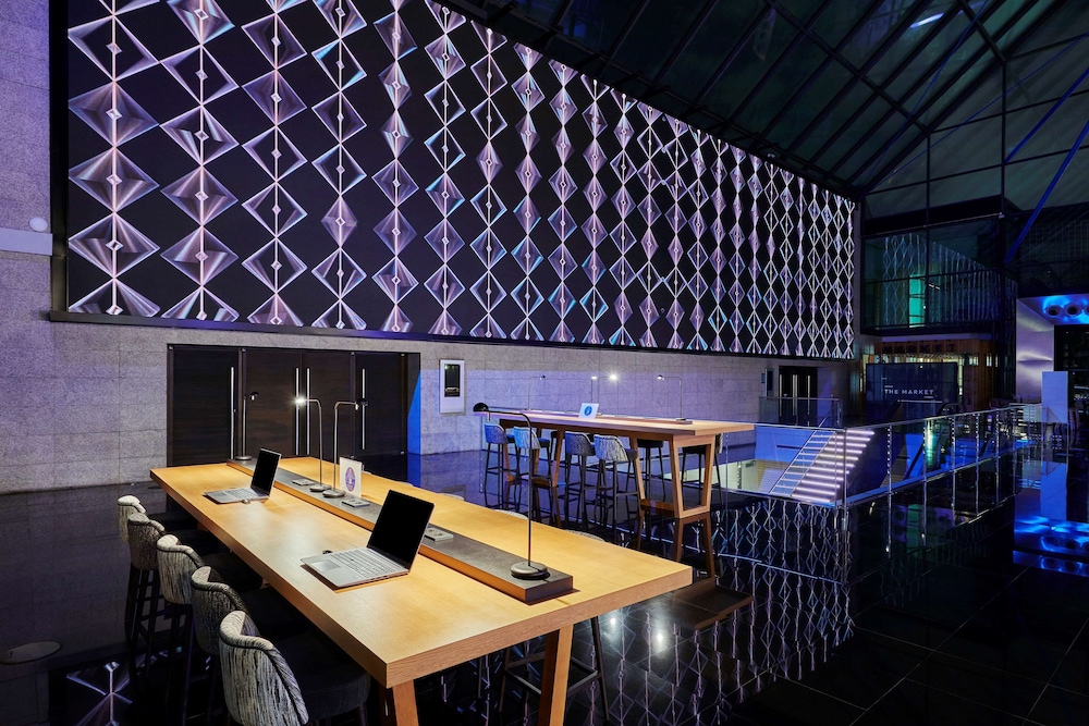 Hyatt Regency Barcelona Tower 68/82
