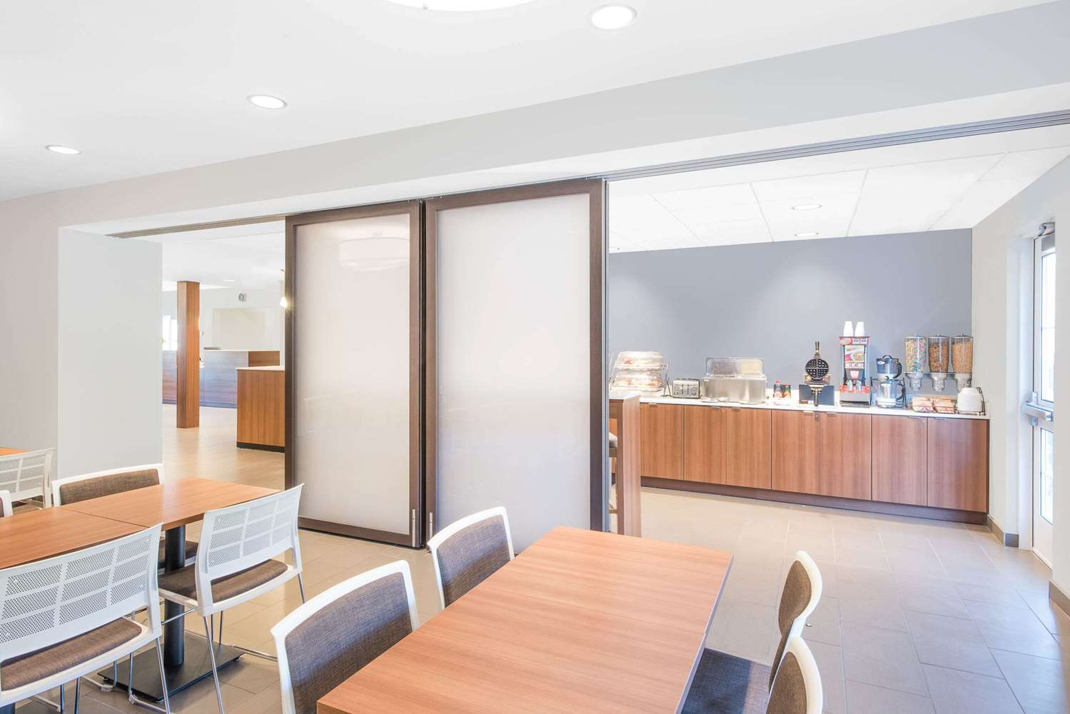 Microtel Inn And Suites By Wyndham Binghamton 25/34