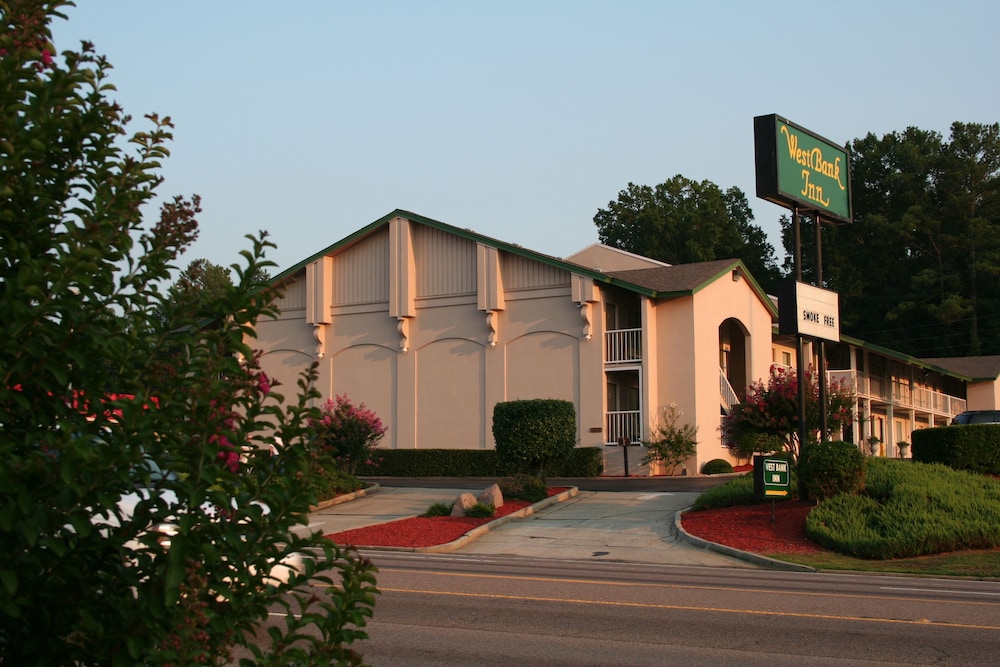 West Bank Inn 1/60