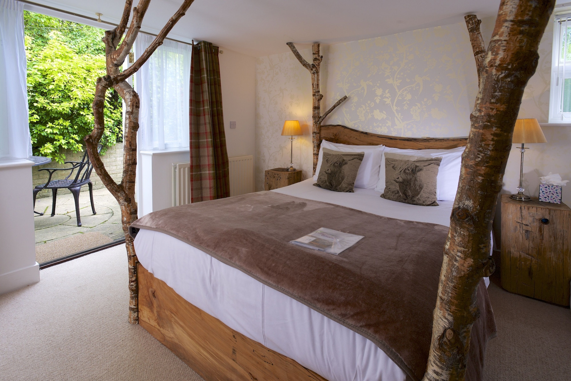 King Bed, Garden Area