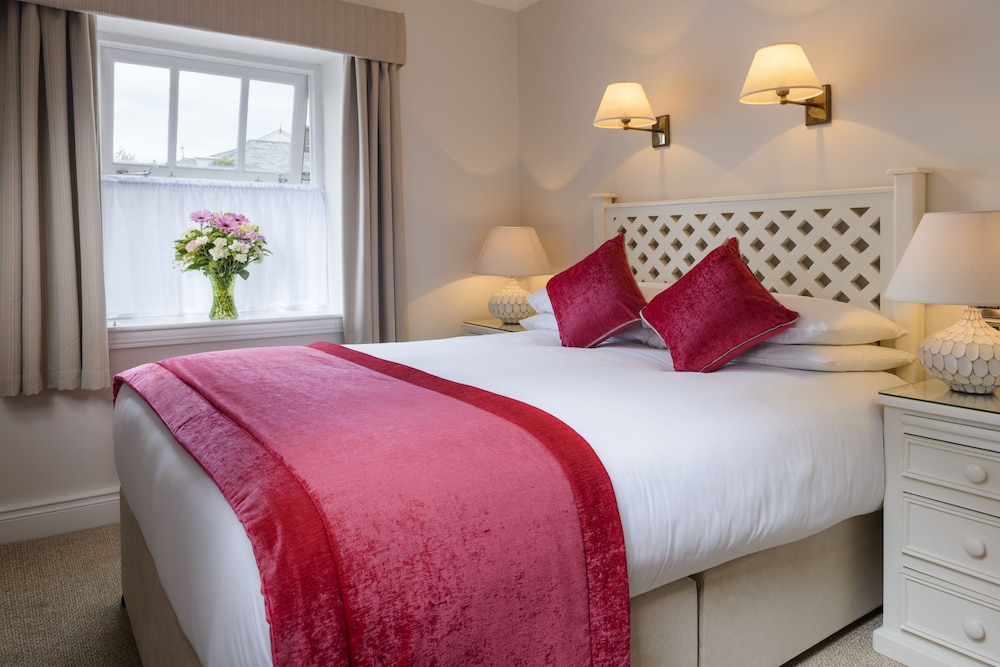 EXECUTIVE, KING BED