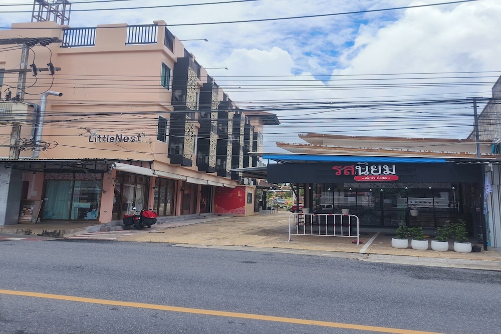 The Little Nest Hotel 3/49