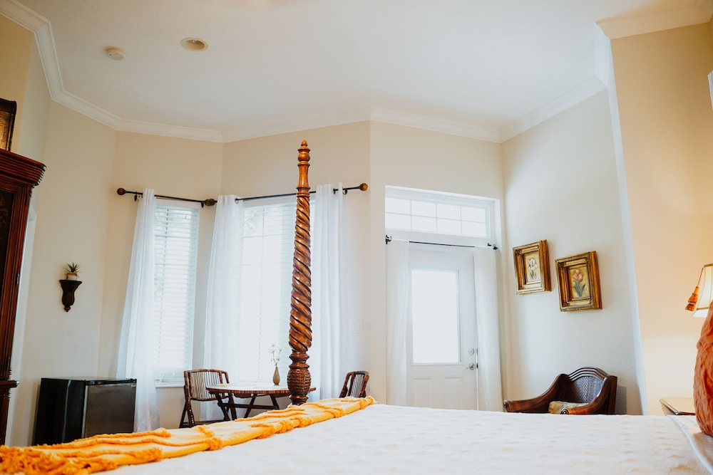 Shangri-La Bed & Breakfast 7/50