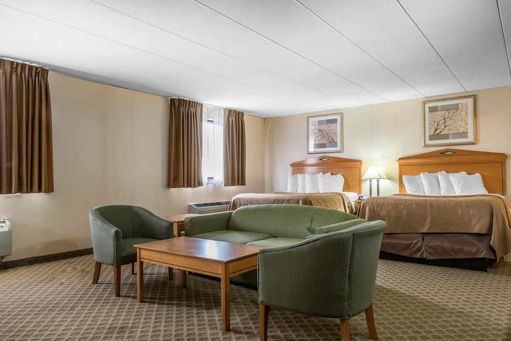Quality Inn & Suites Fairview - Erie 44/46