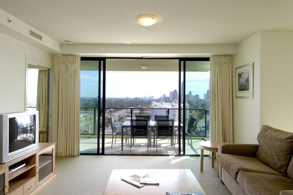 Mantra Broadbeach on the Park 43/70