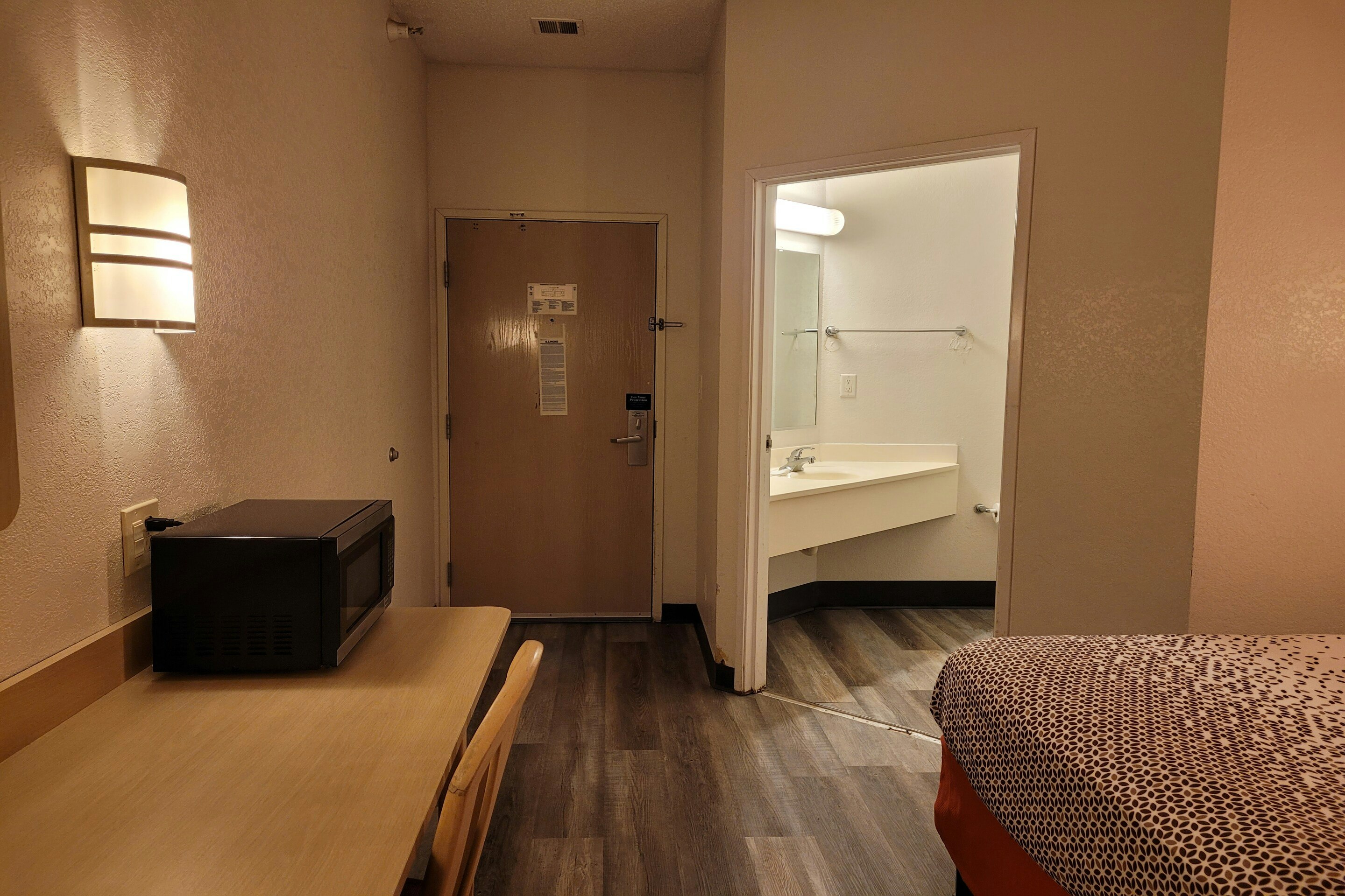 Modern Stay 39 Lakeview By OYO Minonk 33/50
