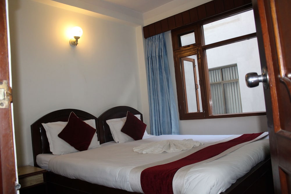 STANDARD, SINGLE, KING BED, COURTYARD VIEW
