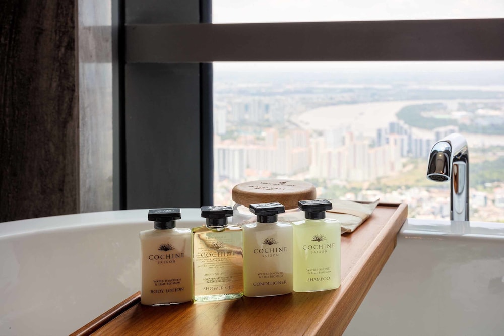 Vinpearl Landmark 81, Autograph Collection 26/32