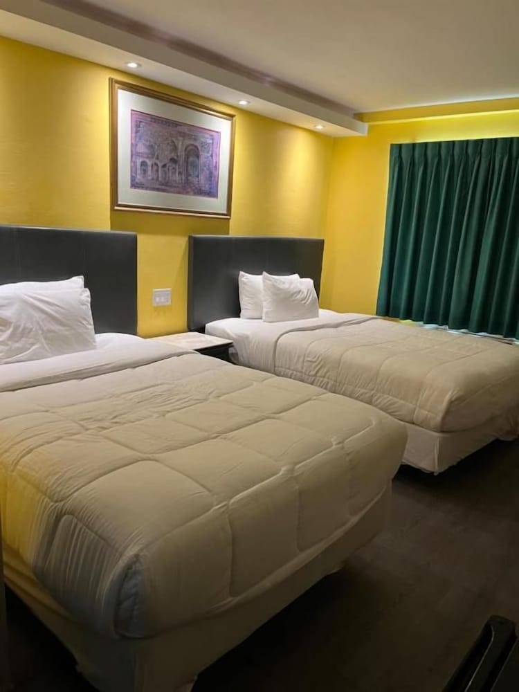 777 Motor Inn Huntington Beach 21/45