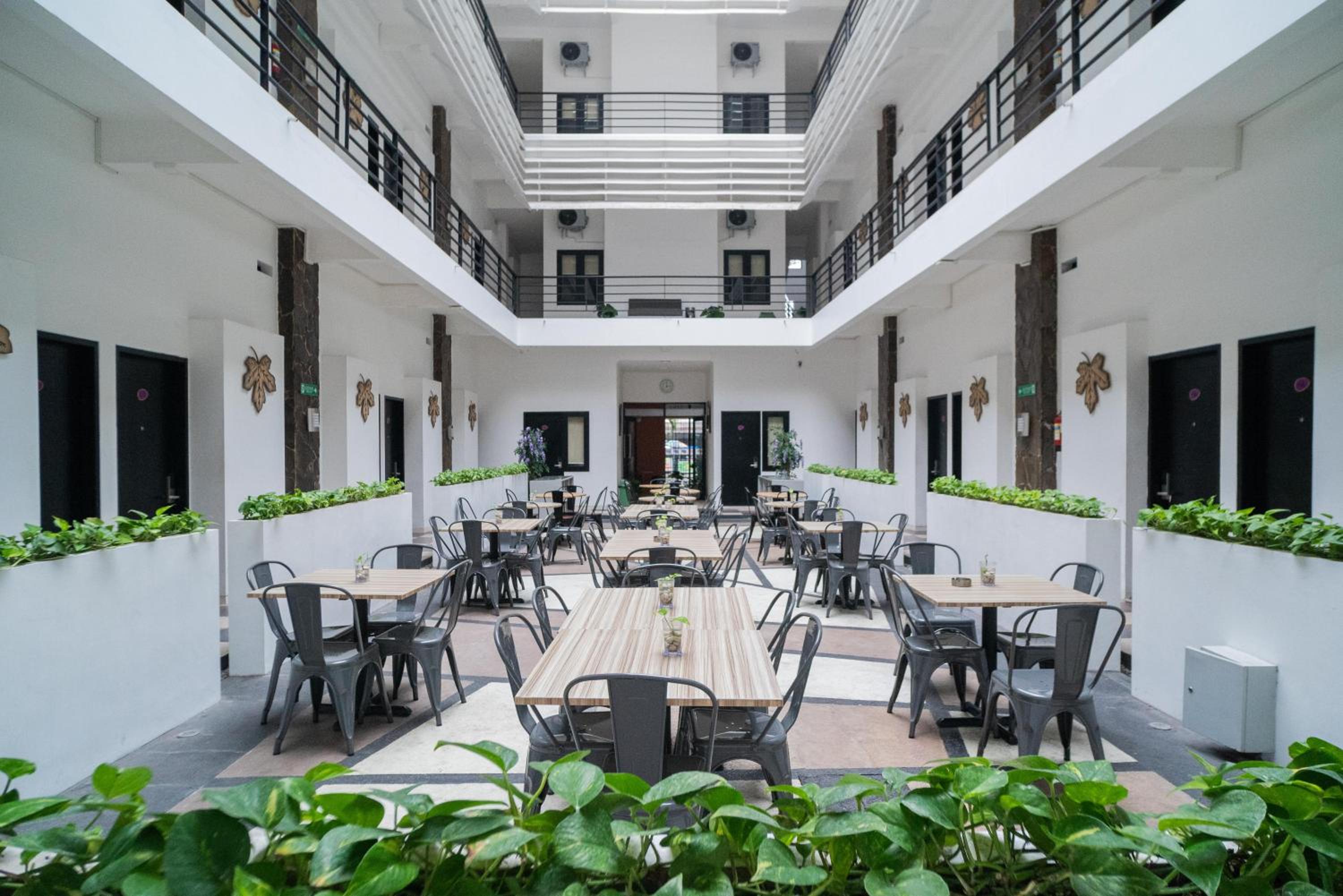 Sans Hotel FiFFa Premiere Malang 45/56