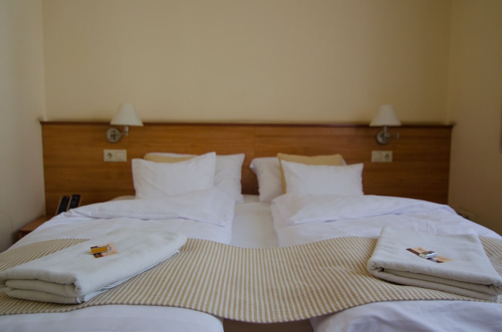 CIVITAS BOUTIQUE HOTEL 33/79