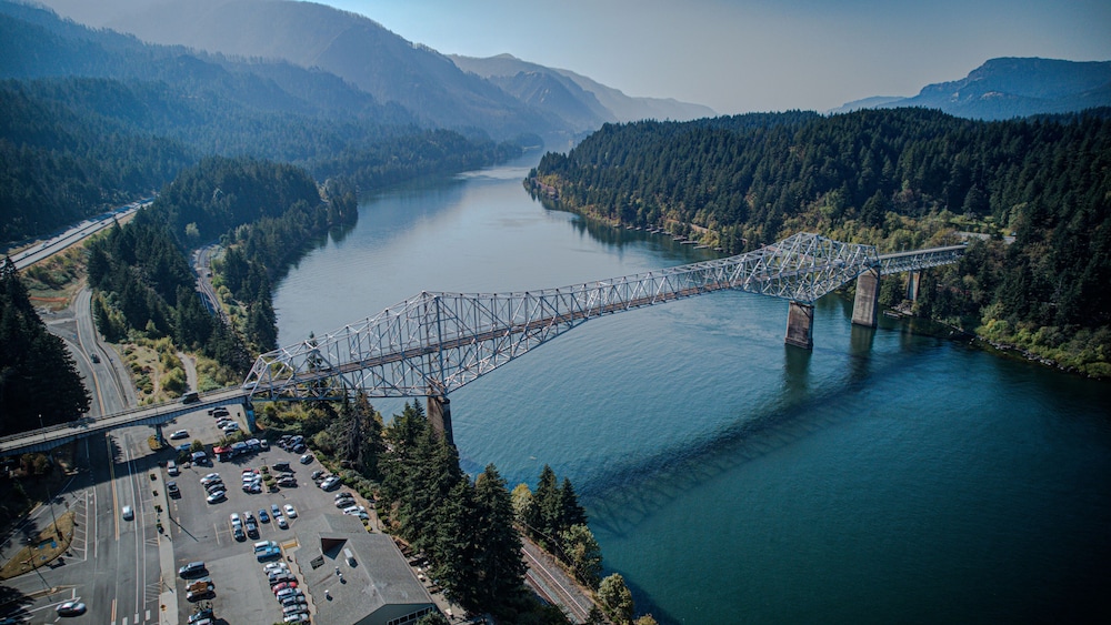 Columbia Gorge Inn 54/57