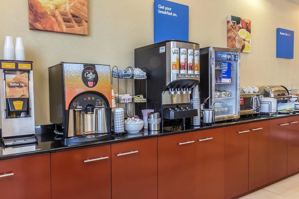 Comfort Inn & Suites LaGuardia Airport 34/64