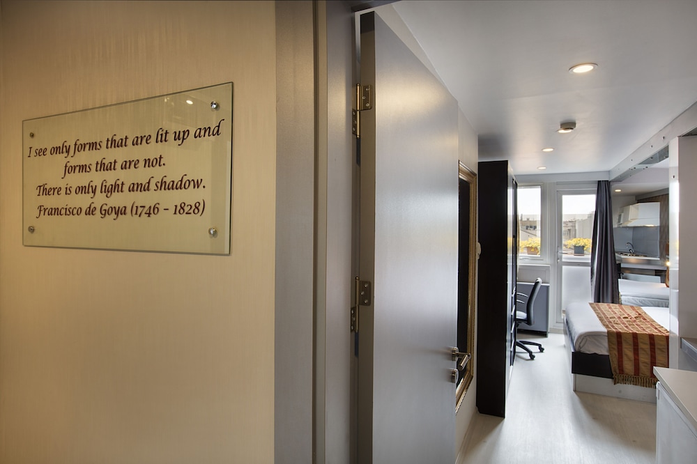 Gallery Residence And Boutique Hotel 28/72