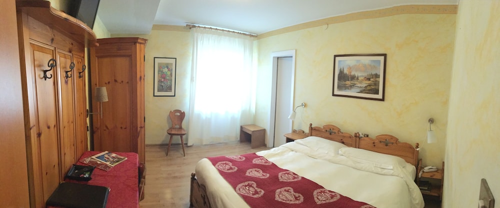 ROOM, TRIPLE