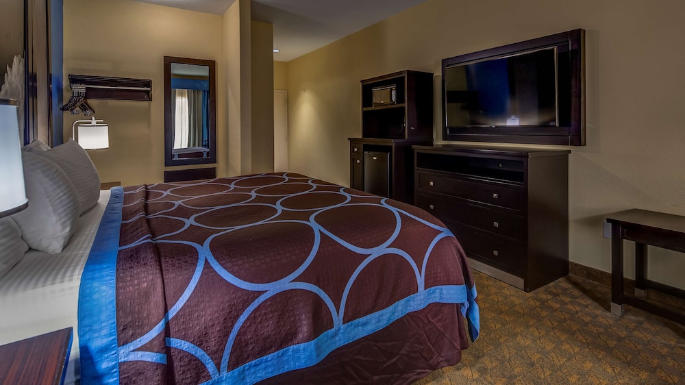 SURESTAY PLUS HOTEL BY BEST WESTERN ALVIN 14/36