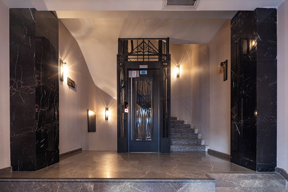 The Nest Hotel 66/70