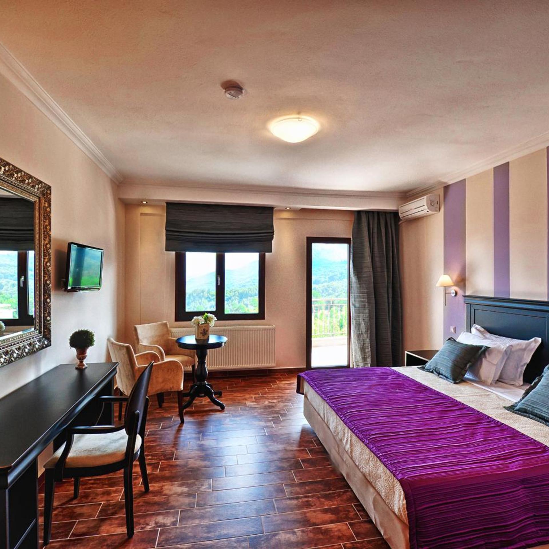 Room, Double or Twin Bed, Lake View