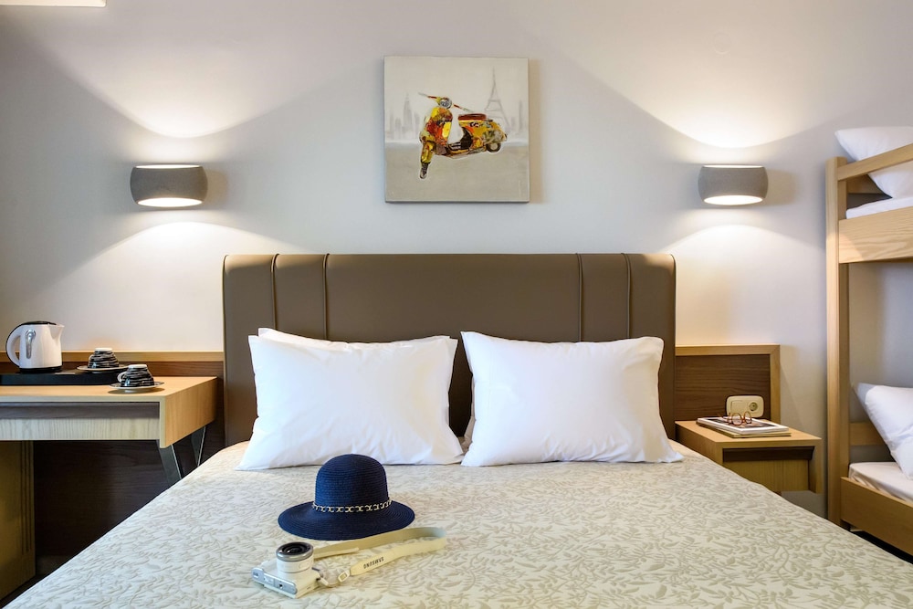 Philoxenia Hotel 40/68
