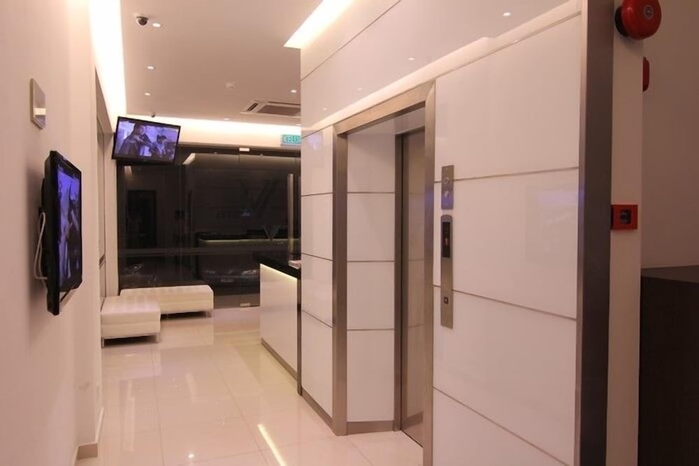 The V Hotel 11/30