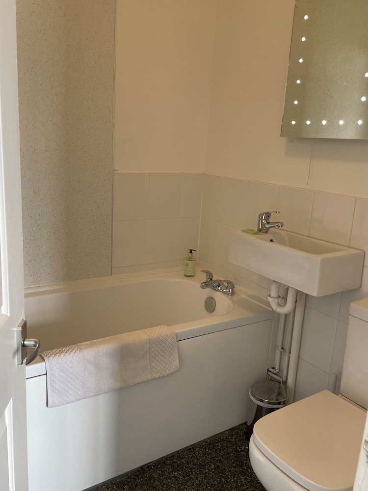 Pickmere Country Guest House 48/50