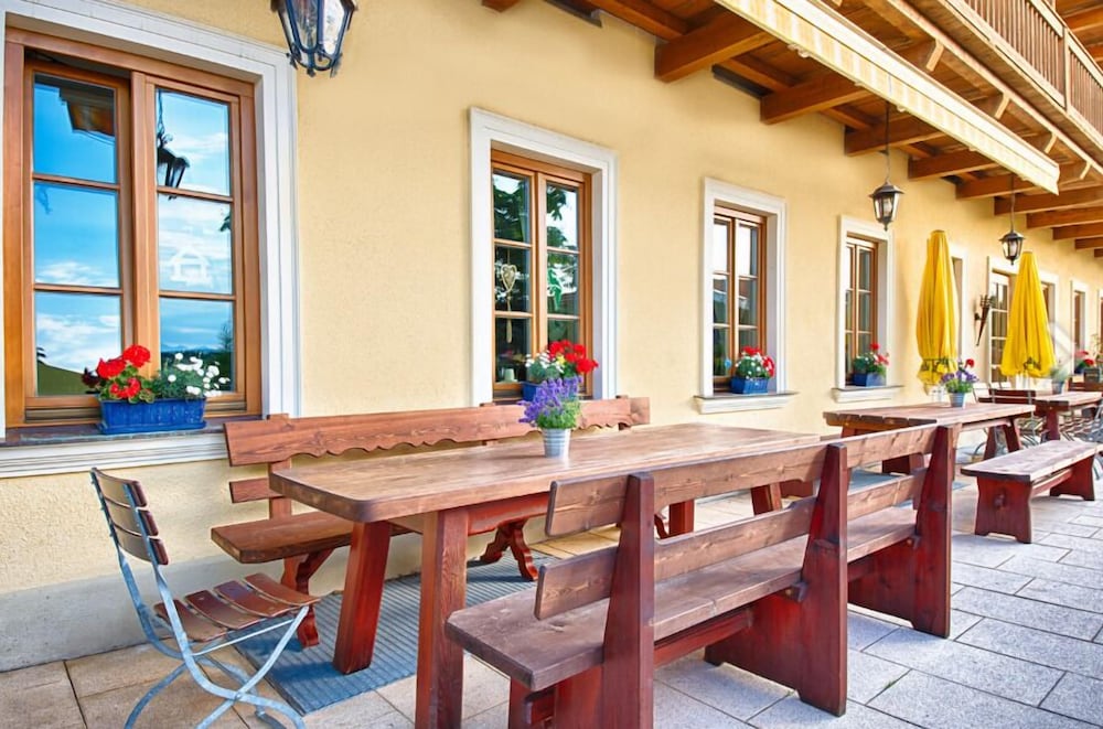 Hotel Und Landgasthof Altwirt 34/43