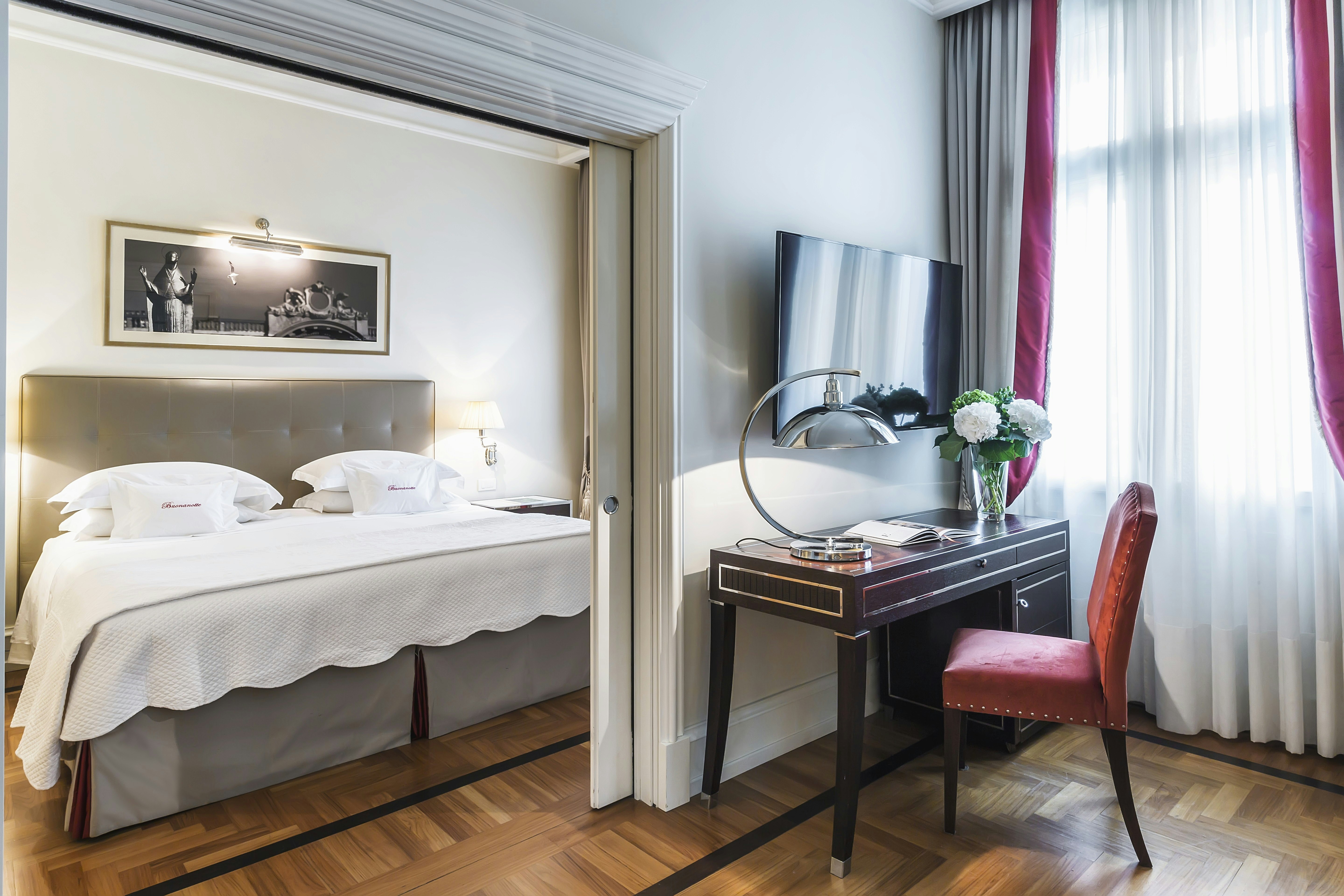 SUITE, SEA VIEW, BALCONY