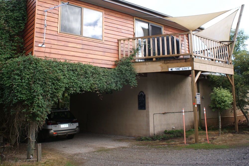 AAA GRANARY ACCOMMODATION-THE LAST RESORT 21/63