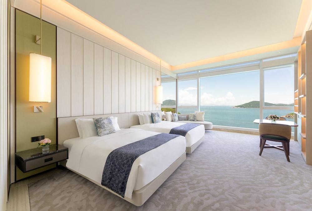 Grand, Deluxe, Ocean Front