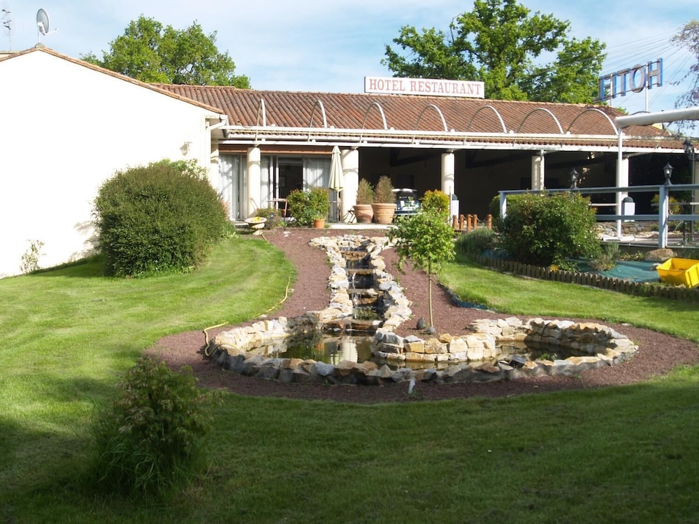 HOTEL AU RELAIS DES LILAS 22/24