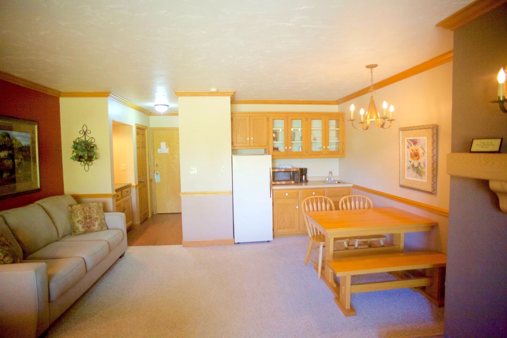 Settlement Courtyard Inn & Lavender Spa 43/66