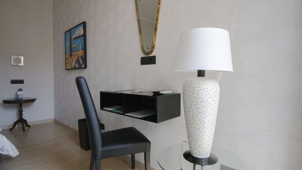 Aiello Rooms 27/37