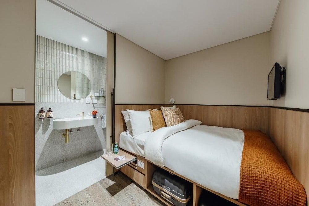 Plus, Double Bed