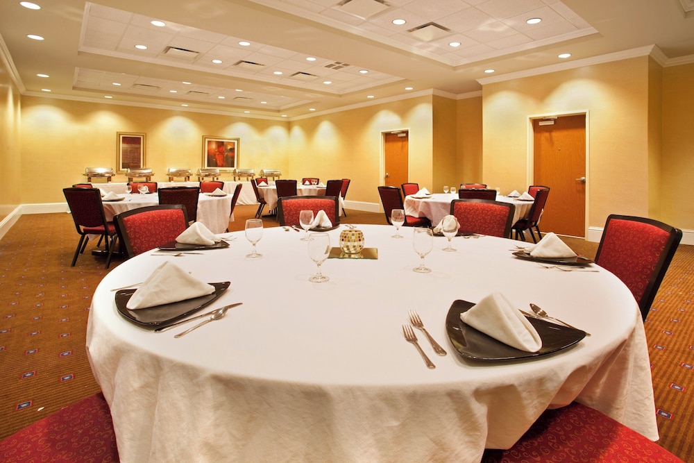 Holiday Inn Aurora North Naperville 30/33