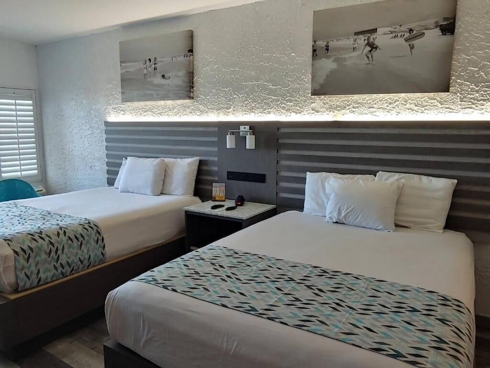 STANDARD, 2 QUEEN BEDS, OCEAN VIEW