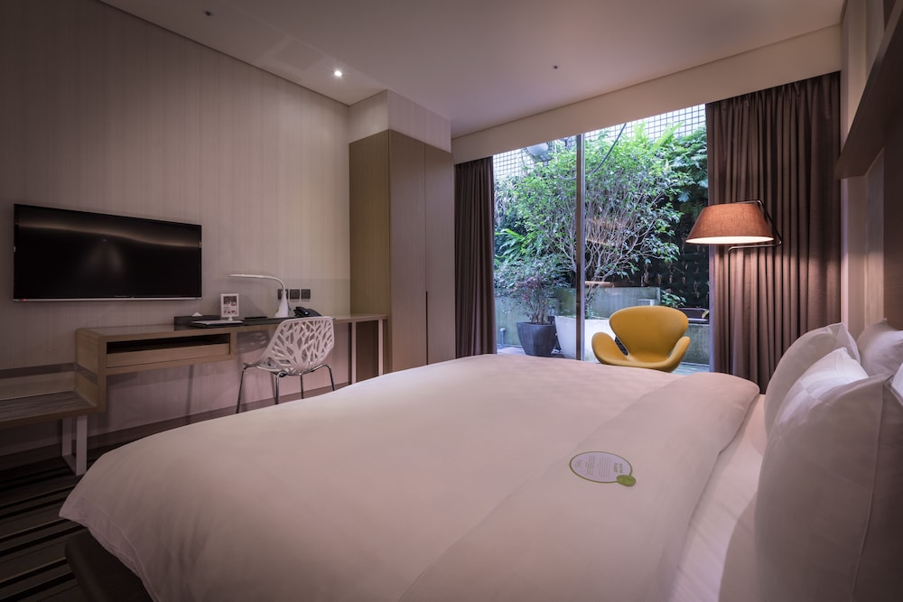 Sparkle Hotel 24/48
