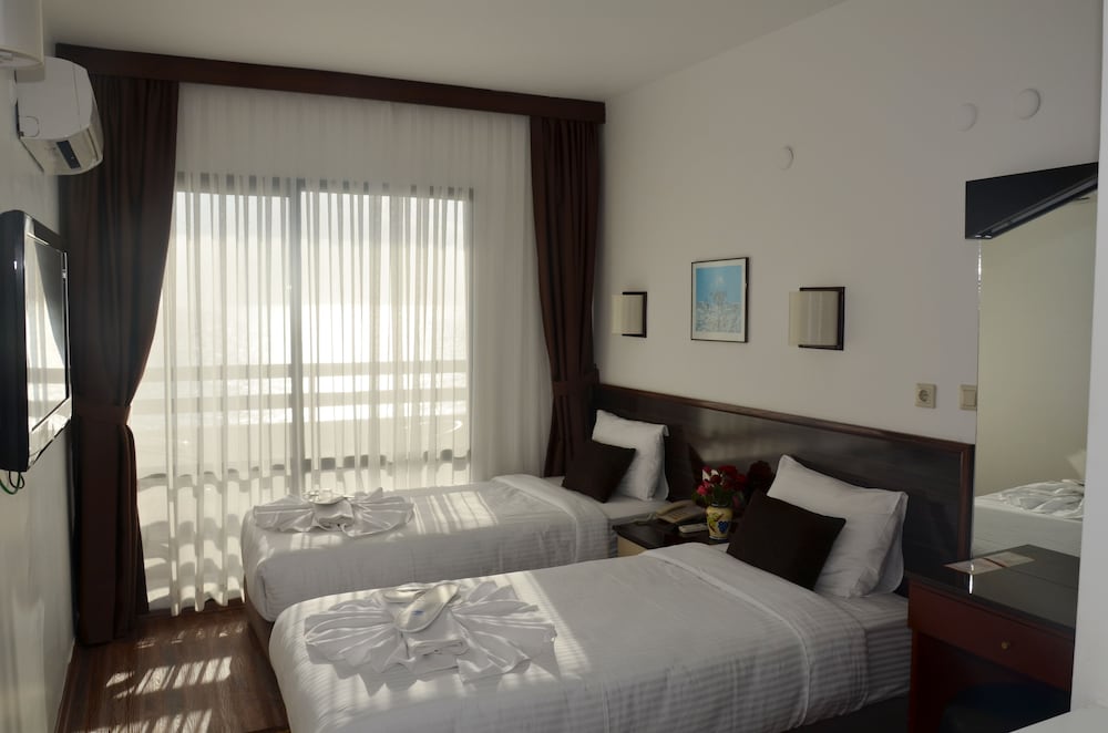 Sunday Hotel 19/50