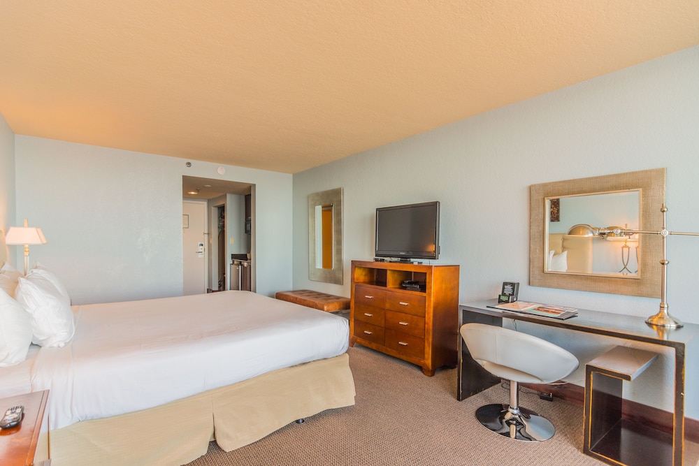 Studio, 2 Double Beds, Resort View, Bay Side