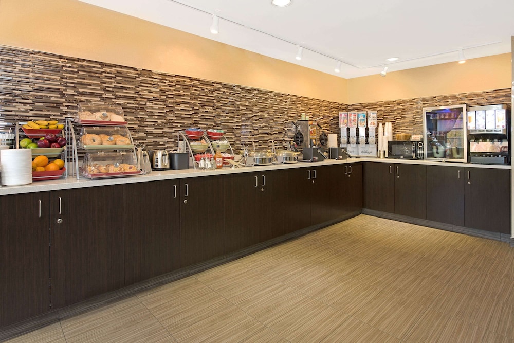 Hawthorn Extended Stay by Wyndham Cincinnati/Sharonville 6/24