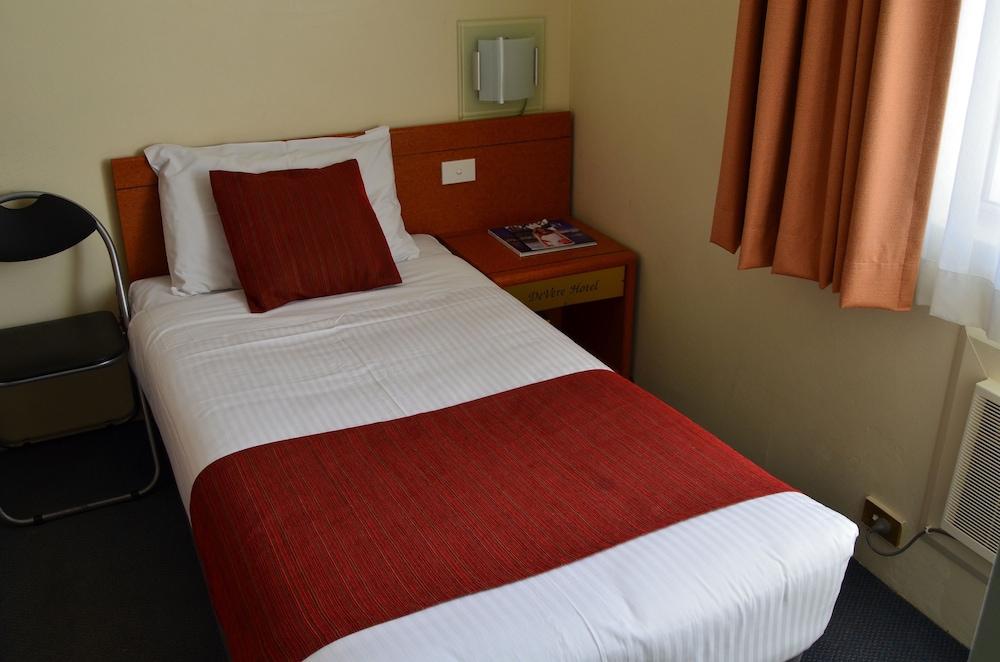 Devere Hotel 17/53