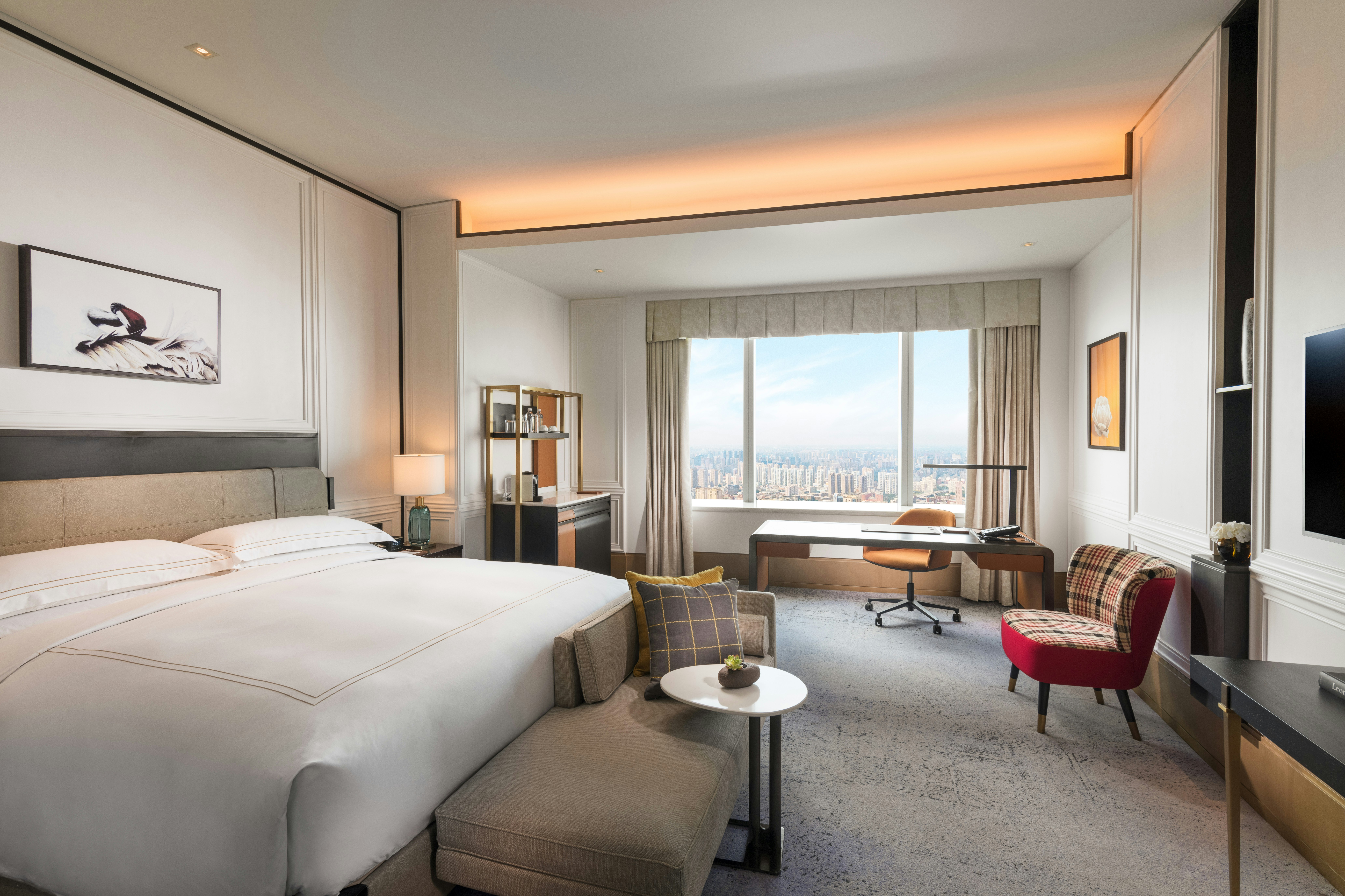 DELUXE, KING BED