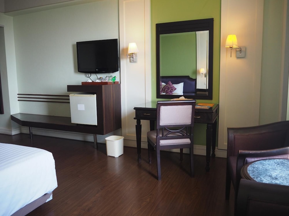 Charoenthani Khonkaen Hotel 27/56