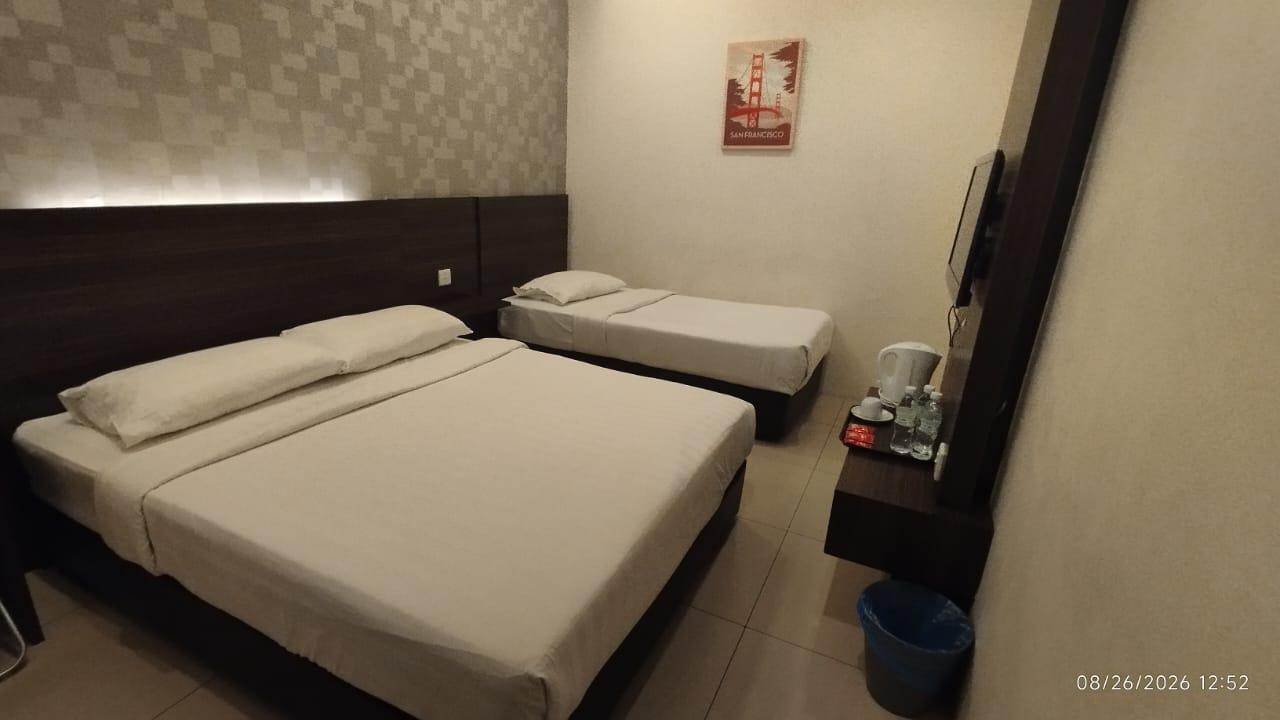 Family, 1 Queen and 1 Single Bed