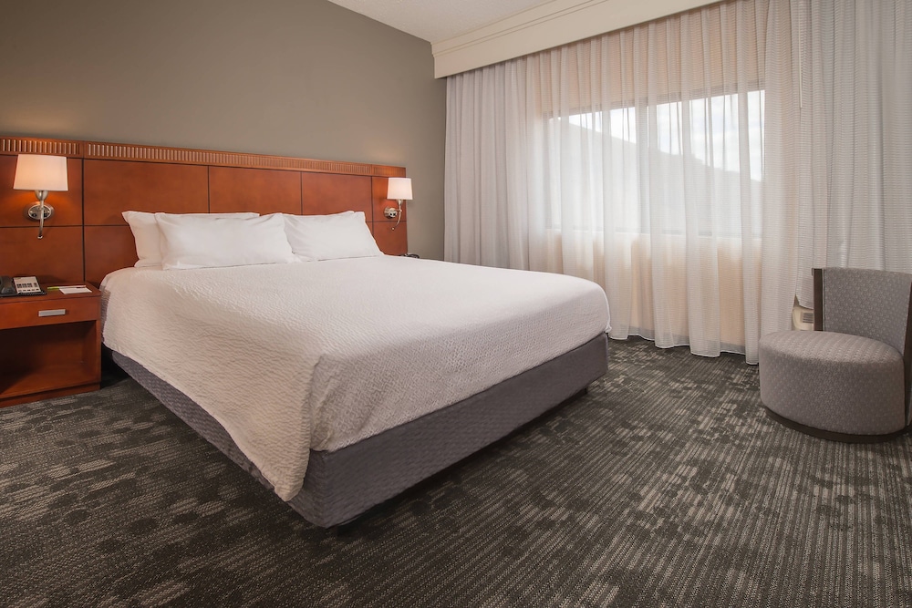 Courtyard by Marriott New Carrollton 8/45