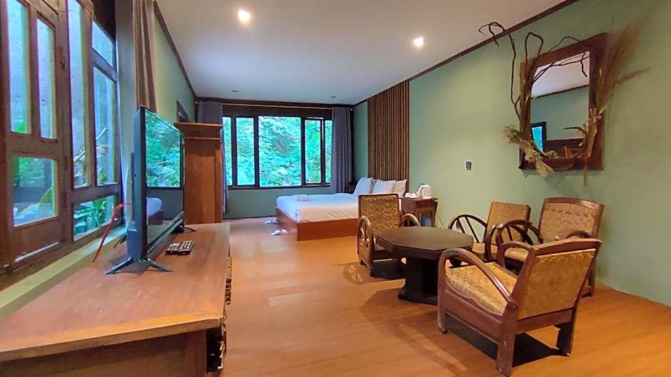 Imah Seniman Hotel 35/53