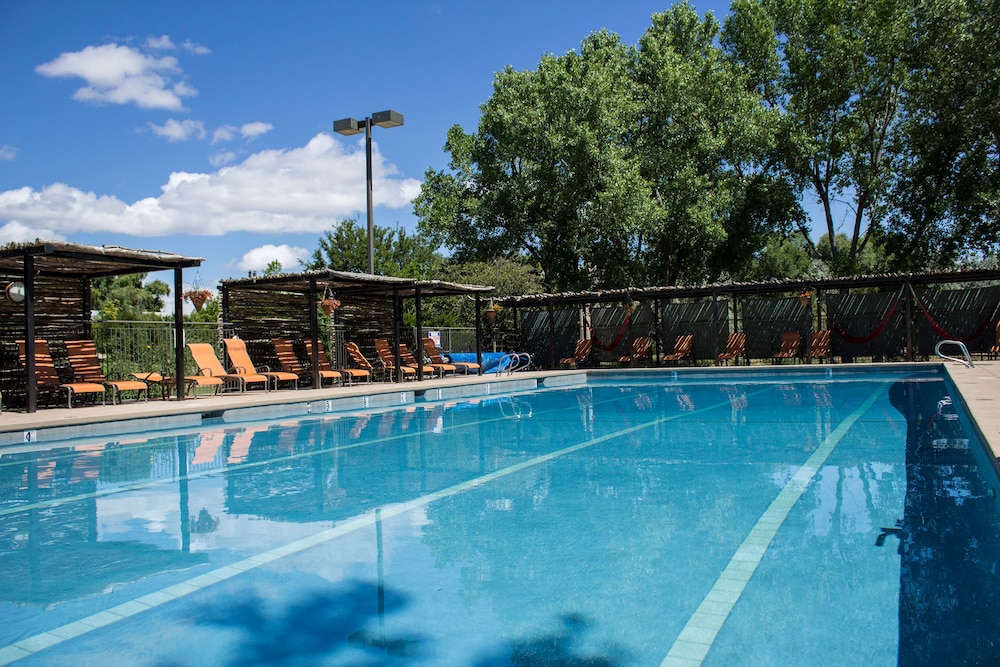 Ojo Santa Fe Spa Resort 74/100