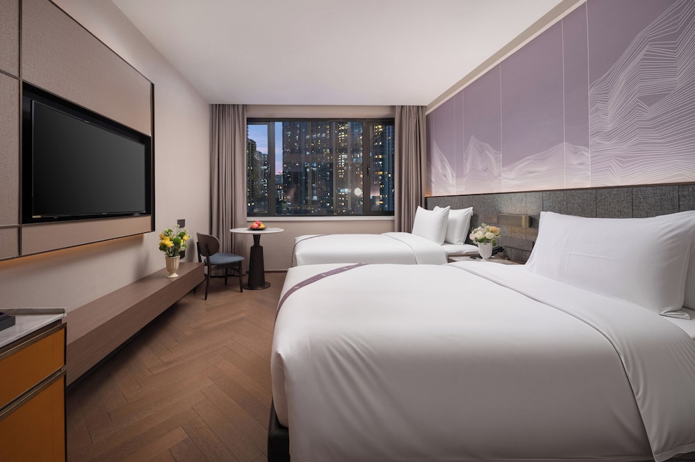 2 Double Beds, City View