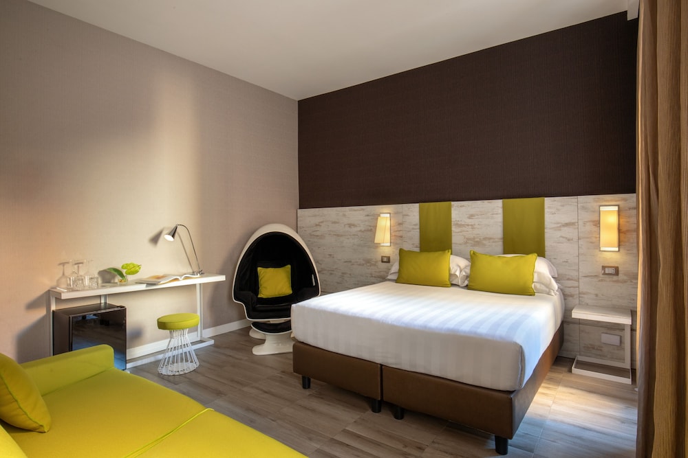 The Guardian Hotel 27/60