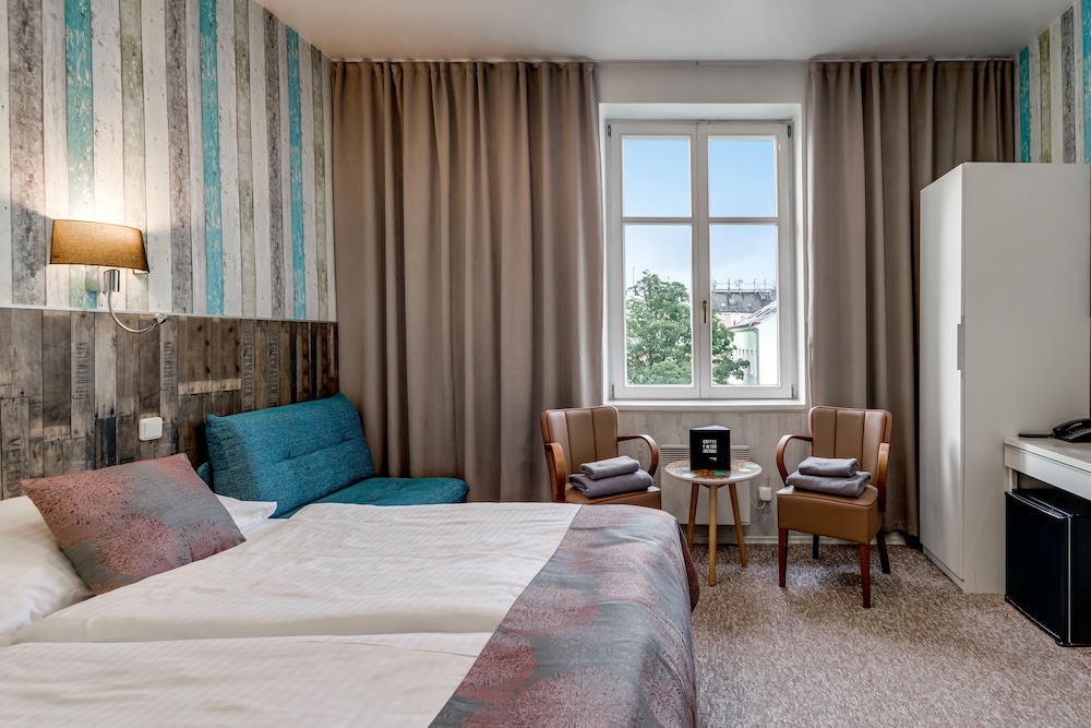 Royal Court Hotel 26/66