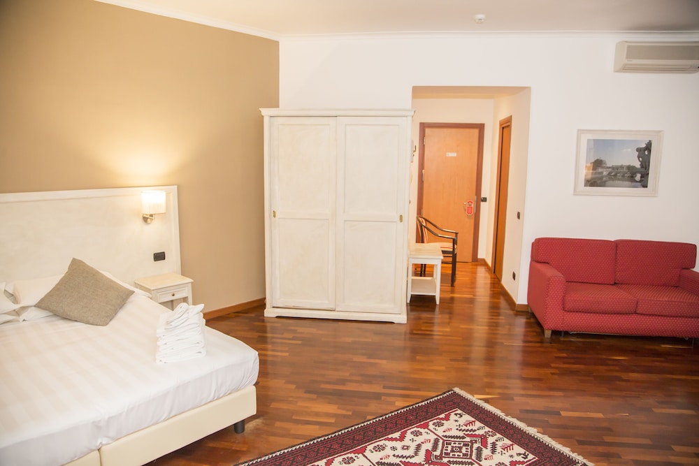Inn Rome Rooms & Suites 23/50